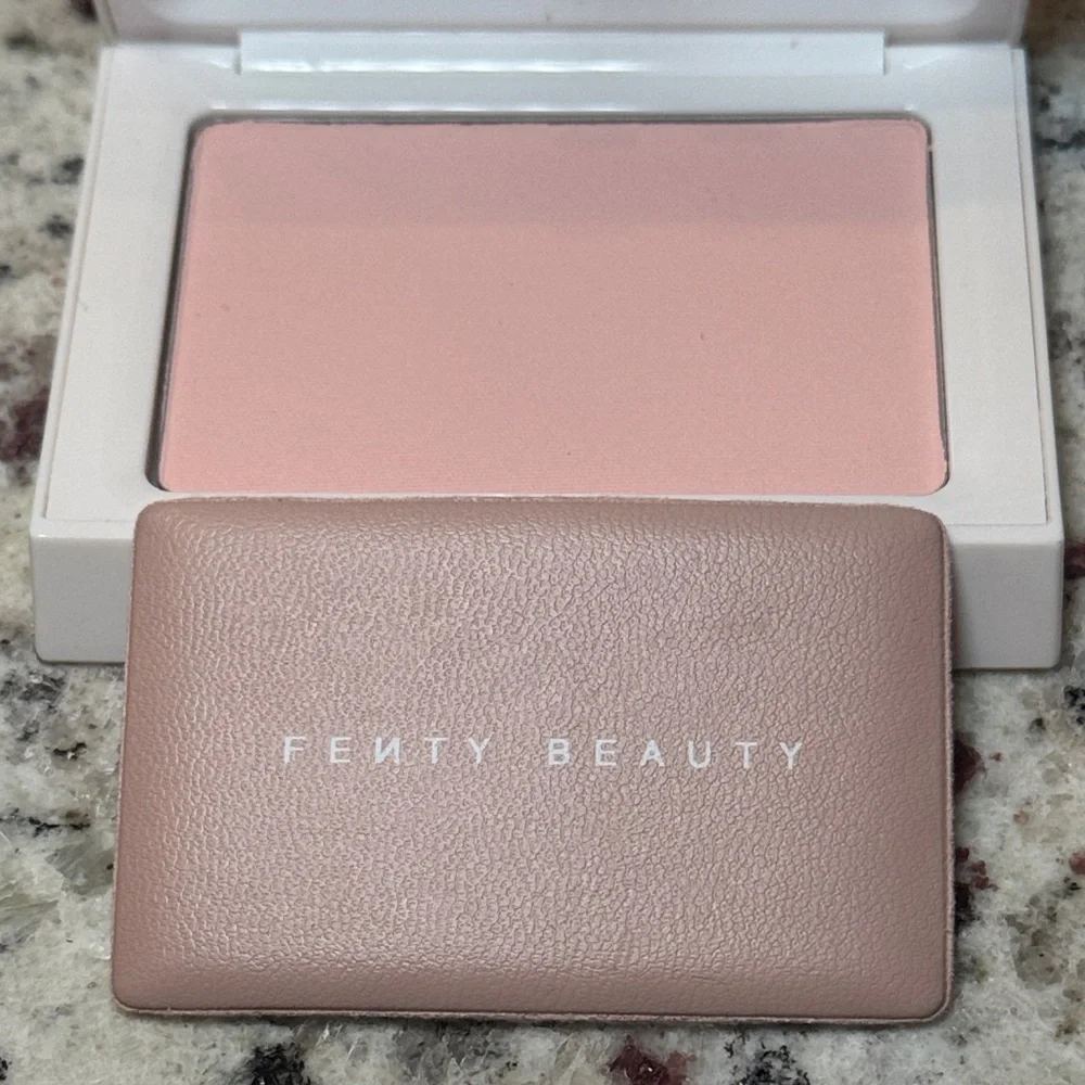 Fenty Beauty Rose Quartz Blurring Powder